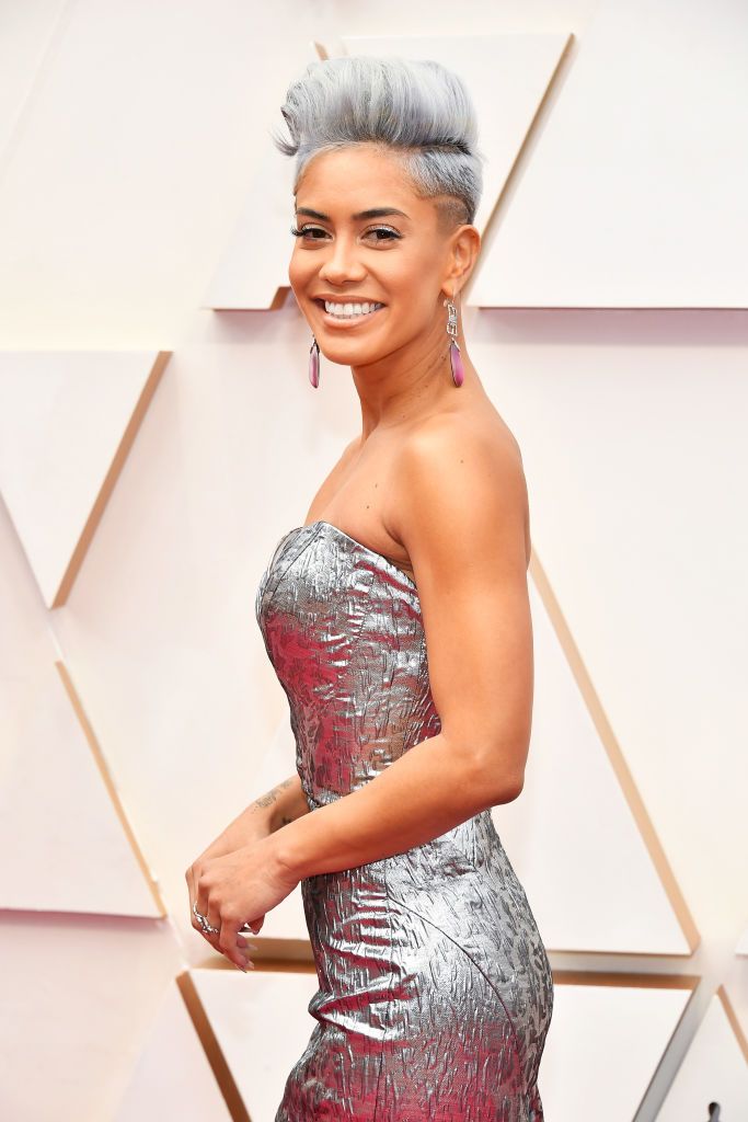 You'll Want To Embrace Your Grays With These Gorgeous Hair Color Ideas (19)