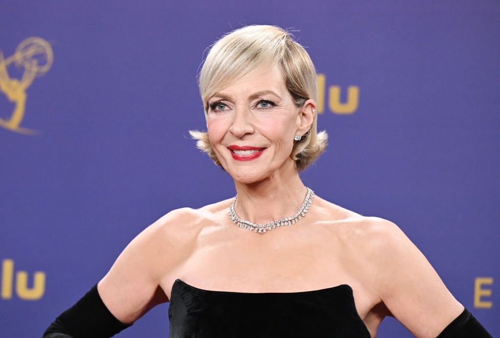 You'll Want To Embrace Your Grays With These Gorgeous Hair Color Ideas (7)