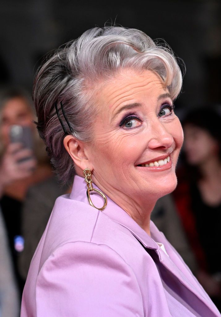 You'll Want To Embrace Your Grays With These Gorgeous Hair Color Ideas (10)