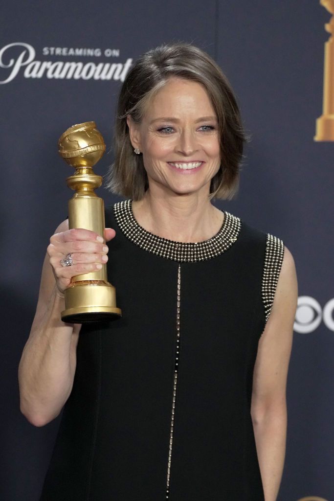 You'll Want To Embrace Your Grays With These Gorgeous Hair Color Ideas (3)