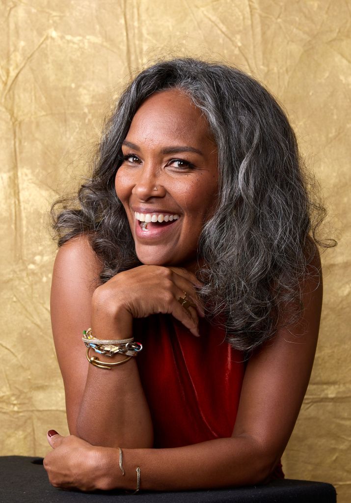 You'll Want To Embrace Your Grays With These Gorgeous Hair Color Ideas (5)