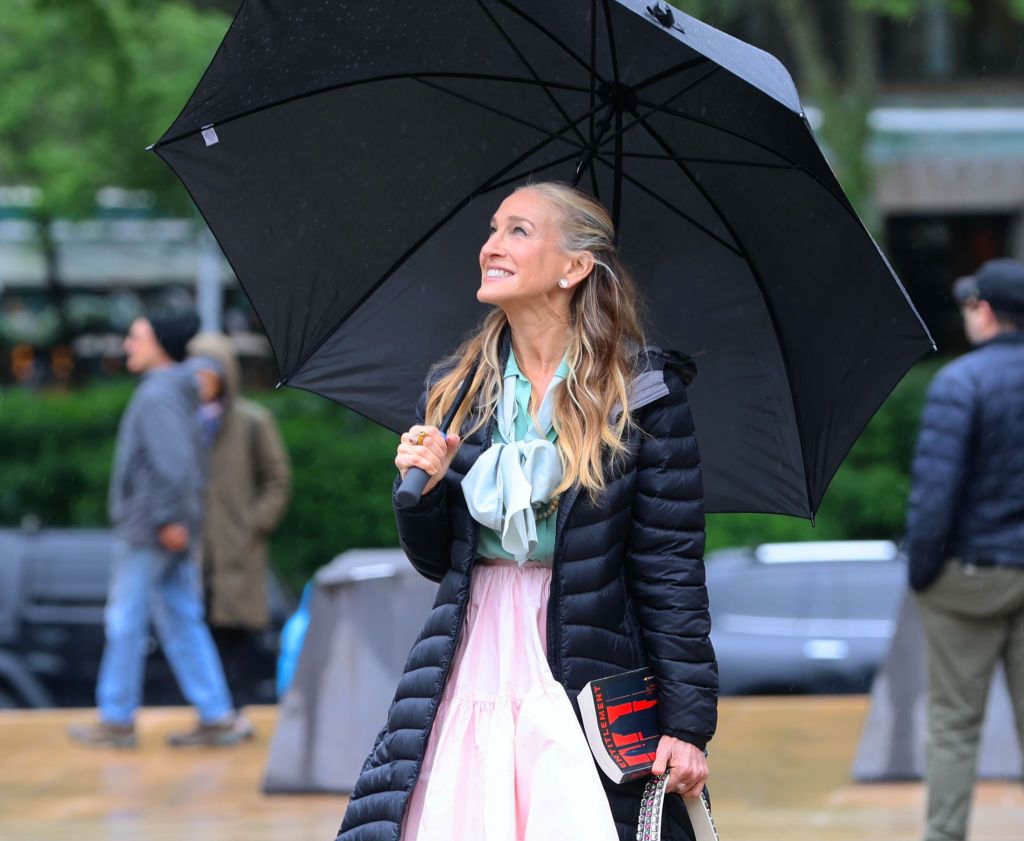 You'll Want To Embrace Your Grays With These Gorgeous Hair Color Ideas (11)